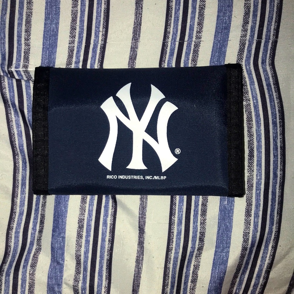 New York Yankees MLB wallet.